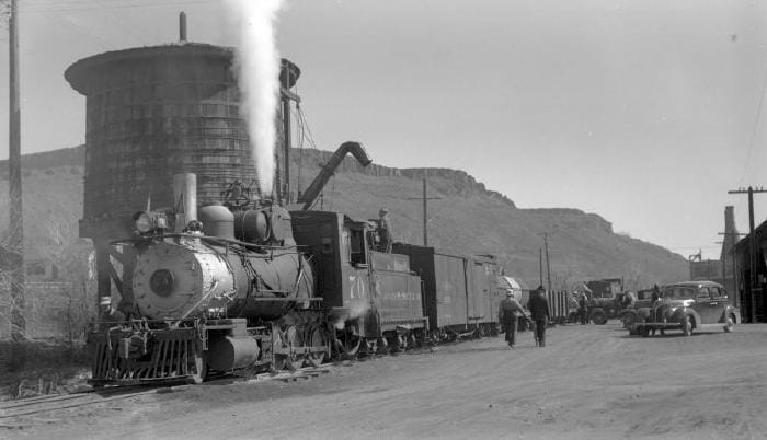 Colorado & Southern engine heading west on 8th Street