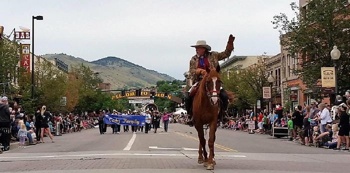 Buffalo Bill reenactor on horseback on Washington Avenue