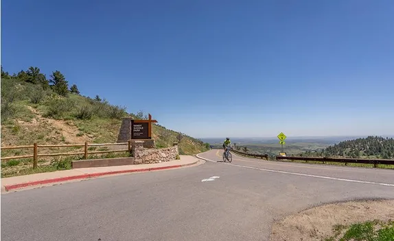 Cyclist on the Lookout Mountain Road